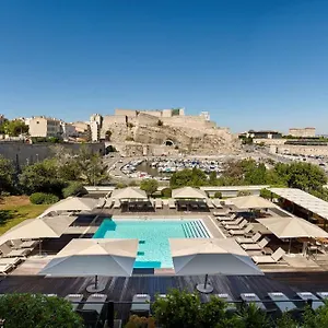 Radisson Blu Vieux Port מלון